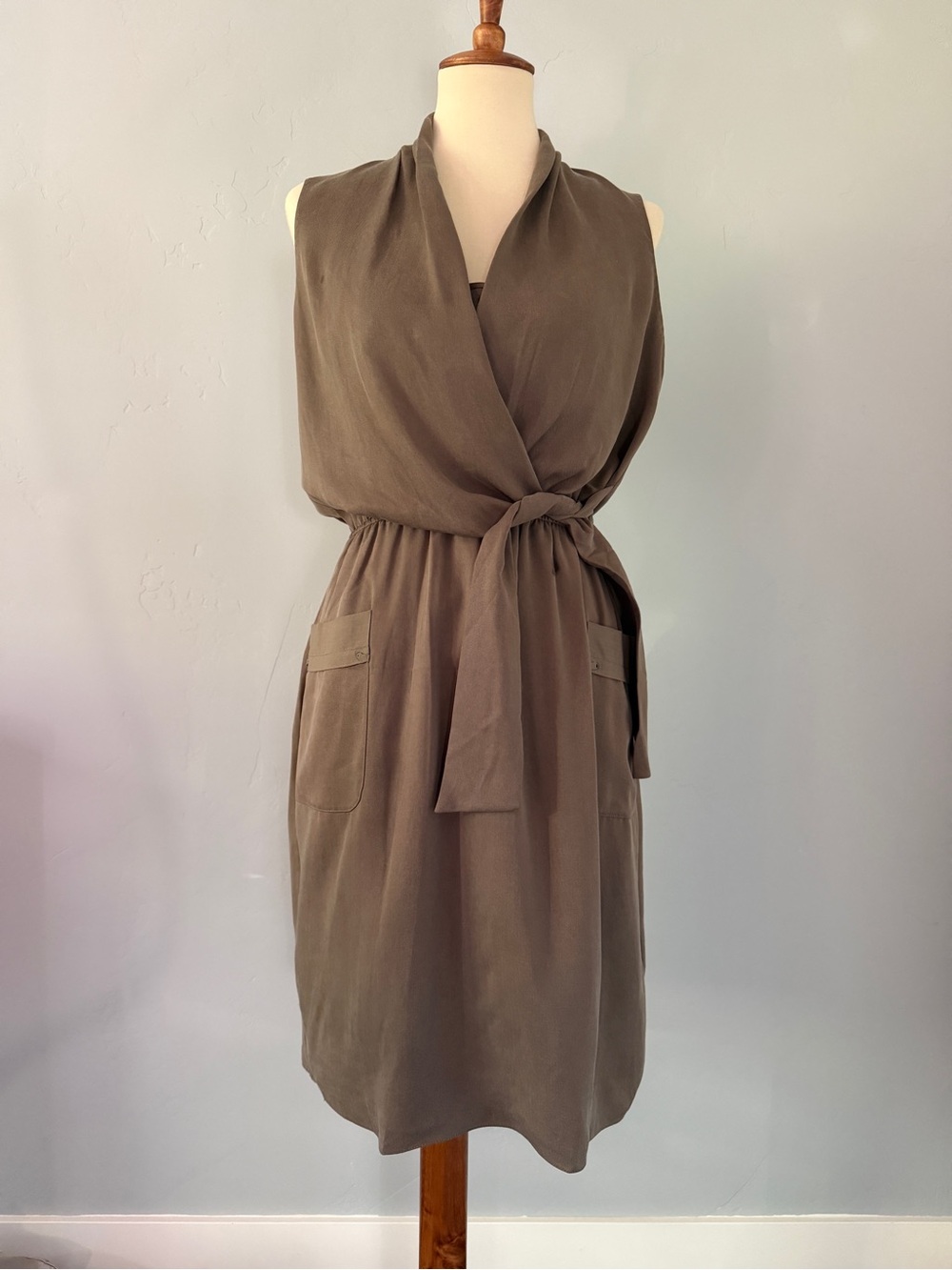 Elie Tahari Wrap Dress Taupe Greige Patch Pockets Silver Rivets US 10